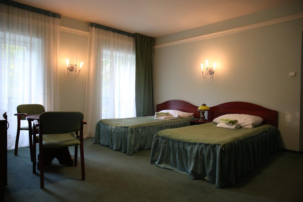 Bed and Breakfast Roskosz Zespół Dworsko Parkowy Biała Podlaska Exterior foto