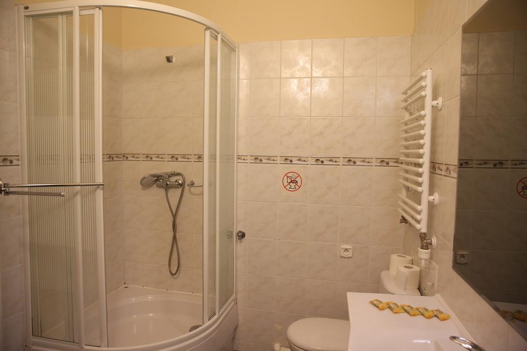 Bed and Breakfast Roskosz Zespół Dworsko Parkowy Biała Podlaska Exterior foto
