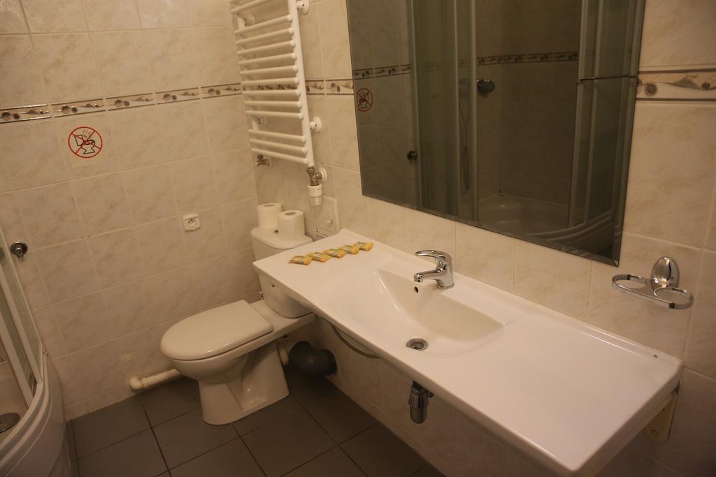 Bed and Breakfast Roskosz Zespół Dworsko Parkowy Biała Podlaska Exterior foto