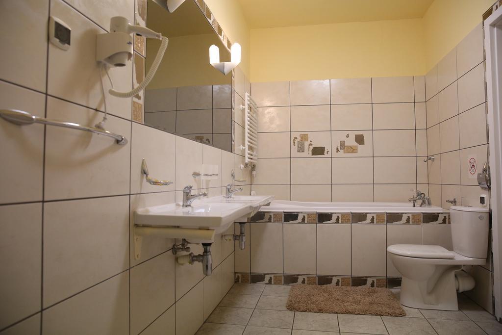 Bed and Breakfast Roskosz Zespół Dworsko Parkowy Biała Podlaska Exterior foto