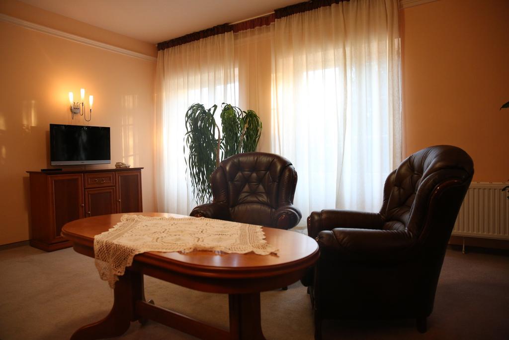 Bed and Breakfast Roskosz Zespół Dworsko Parkowy Biała Podlaska Exterior foto