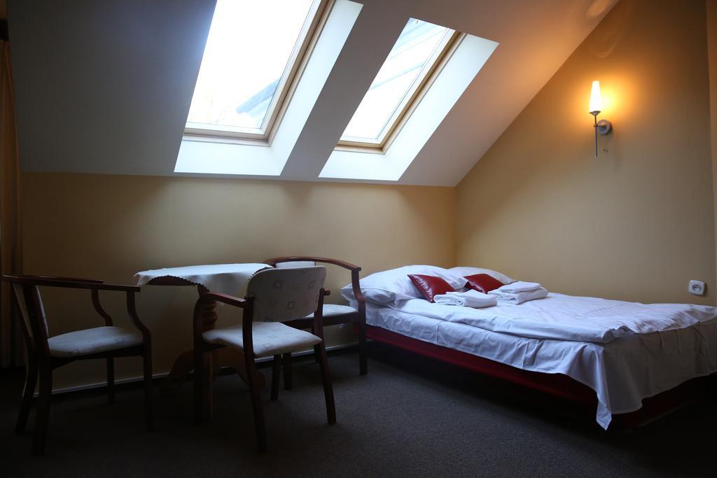 Bed and Breakfast Roskosz Zespół Dworsko Parkowy Biała Podlaska Exterior foto
