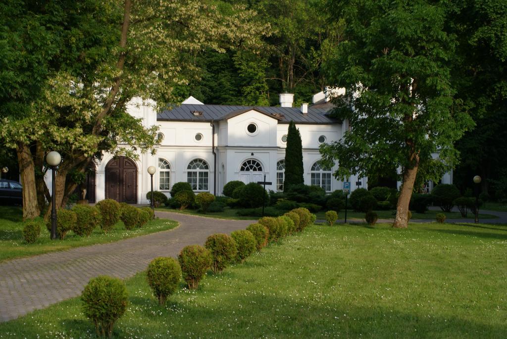 Bed and Breakfast Roskosz Zespół Dworsko Parkowy Biała Podlaska Exterior foto