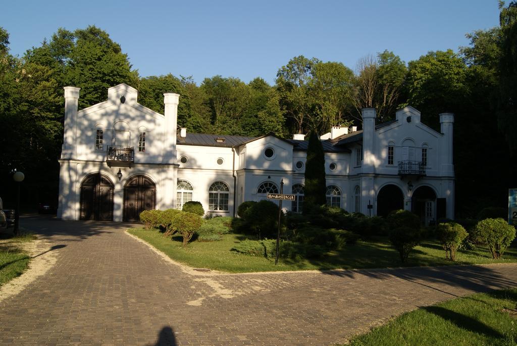 Bed and Breakfast Roskosz Zespół Dworsko Parkowy Biała Podlaska Exterior foto